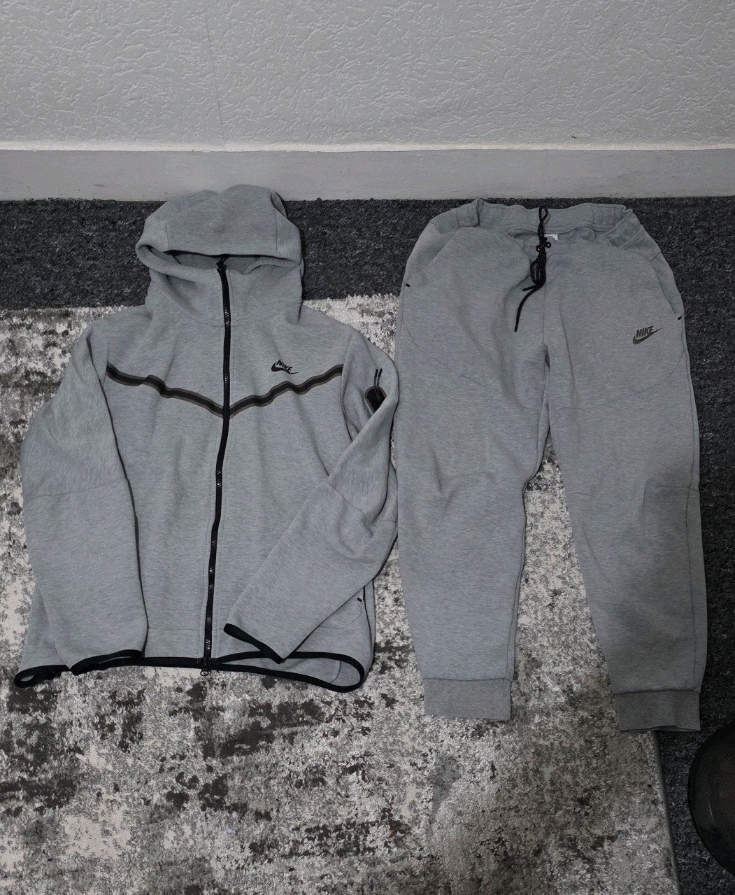 Nike Tech Fleece Trainingspak Grijs - Hoodie & Joggingbroek, Maat 48/50 (M), Nike, Ophalen of Verzenden, Zo goed als nieuw
