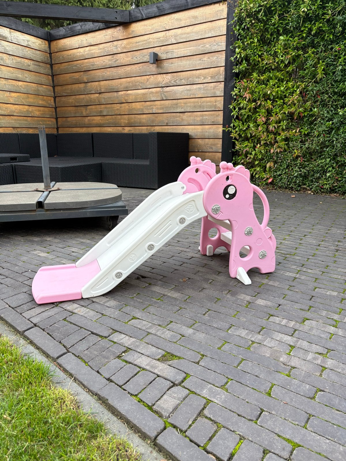 Roze kinder glijbaan - ideaal voor binnen en buiten, Ophalen, Zo goed als nieuw, Glijbaan