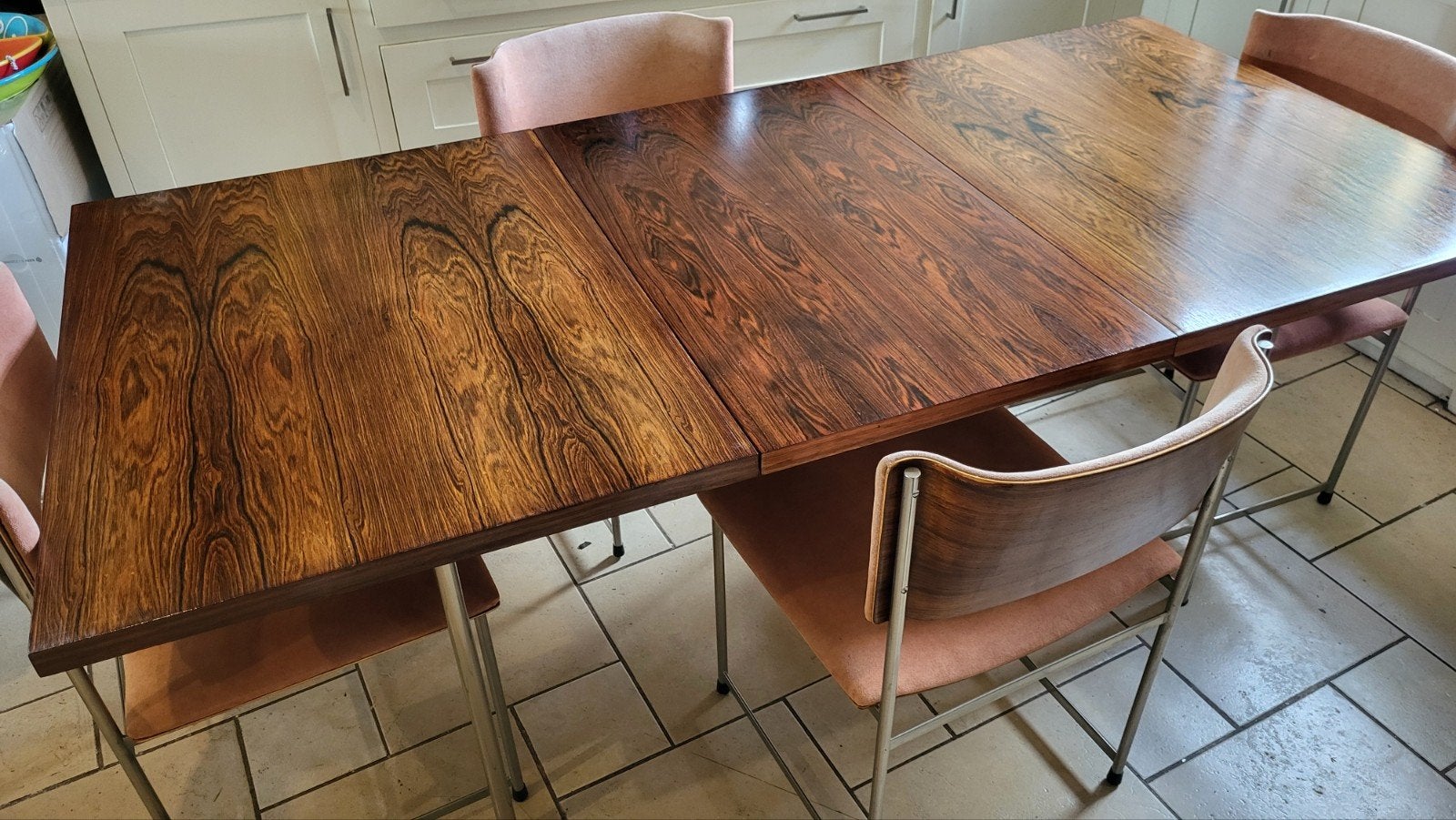 Strakke uitschuifbare eettafel met minimalistisch design voo, Huis en Inrichting, Ophalen, Gebruikt, 4 tot 6 stoelen