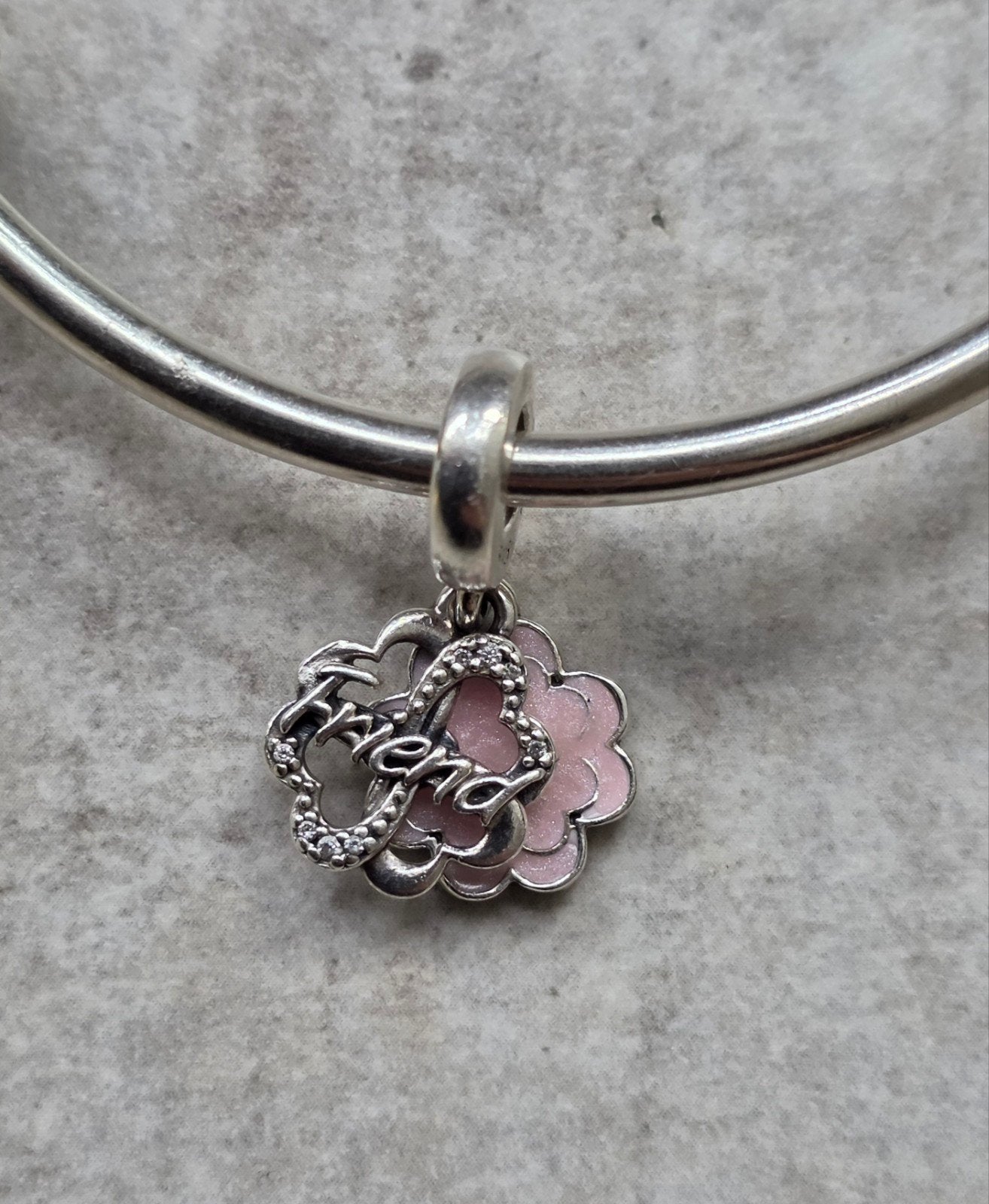 Pandora bedel 'Friend' met roze emaille en strass. ALE 925, Pandora, Ophalen of Verzenden, Zo goed als nieuw, 1 bedel