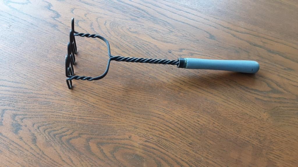Oude aardappelstamper met houten handvat, Antiek en Kunst, Ophalen of Verzenden