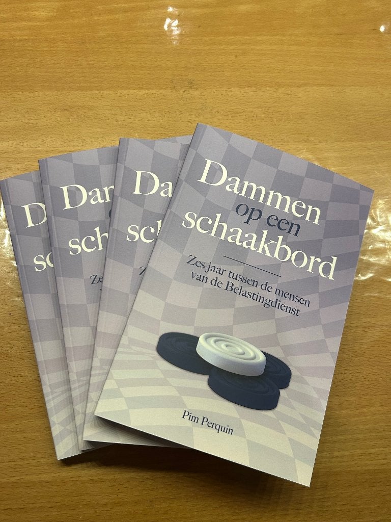 Dammen op een schaakbord - Zes jaar bij de Belastingdienst, Verzenden, Nieuw, Pim Perquin