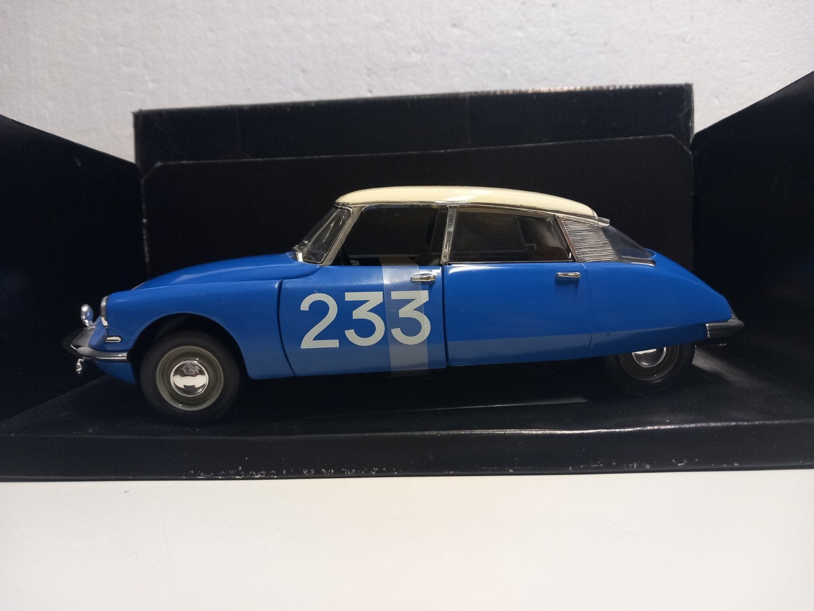 Citroen DS 19 Raid #233 Rally blue Solido metal 1:17 KRD, Hobby en Vrije tijd, Modelauto's | 1:18, Ophalen of Verzenden, Zo goed als nieuw