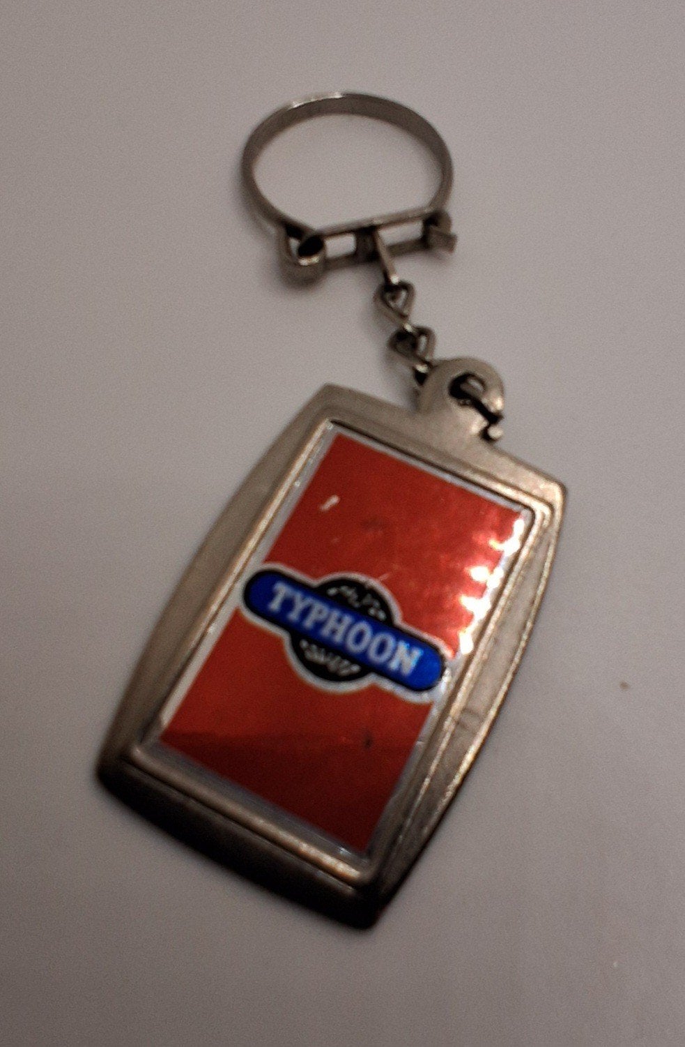 Vintage Typhoon sleutelhanger uit de jaren '60, Ophalen of Verzenden