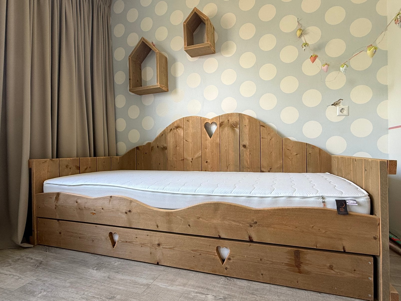 Eenpersoonsbed meisjes bedbank hout 90x200 met logeerbed, Kinderen en Baby's, Lattenbodem, 85 tot 100 cm, Ophalen of Verzenden