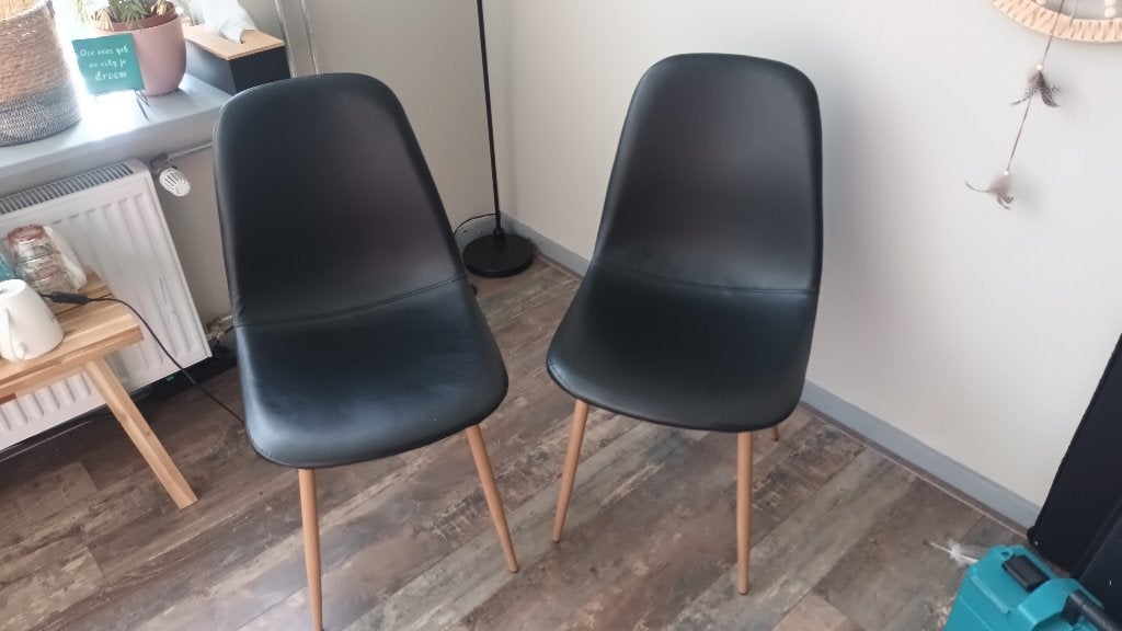 2x JYSK JONSTRUP eetkamerstoelen, Huis en Inrichting, Ophalen, Twee, Zwart, Zo goed als nieuw