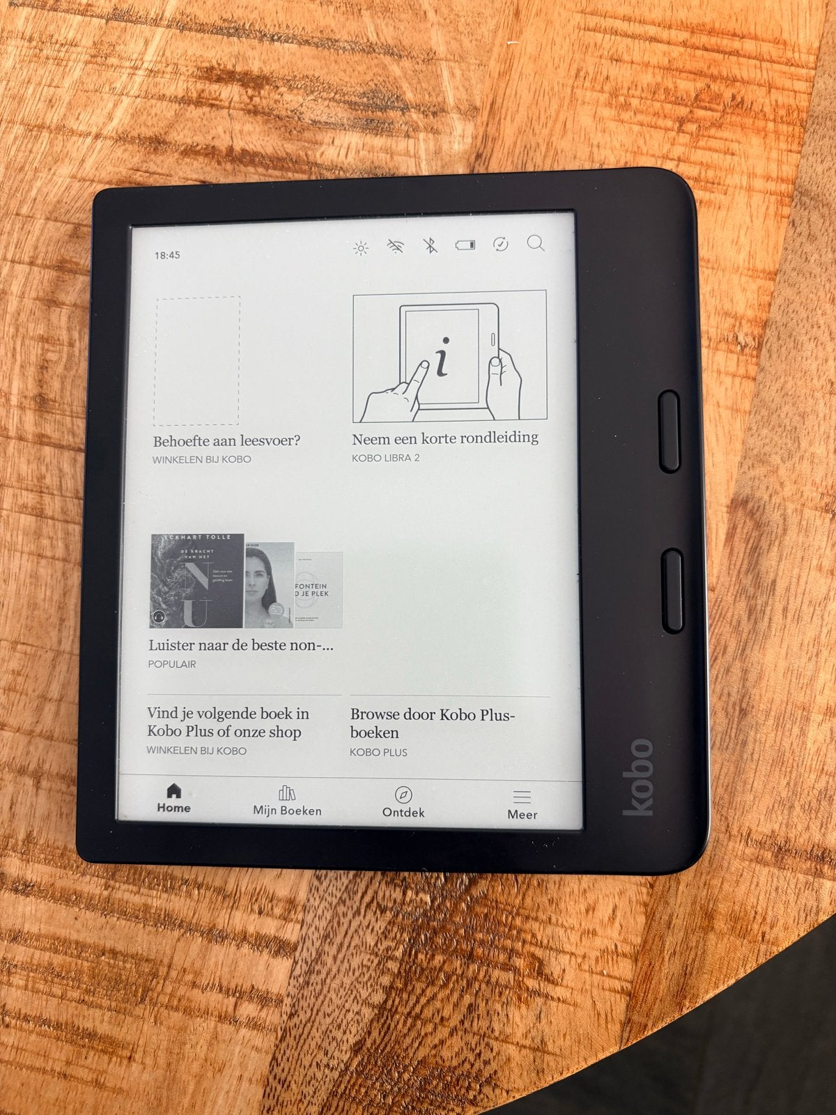 Kobo Libra 2 e-reader met originele beschermhoes, Touchscreen, Ophalen of Verzenden, Zo goed als nieuw, 7 inch
