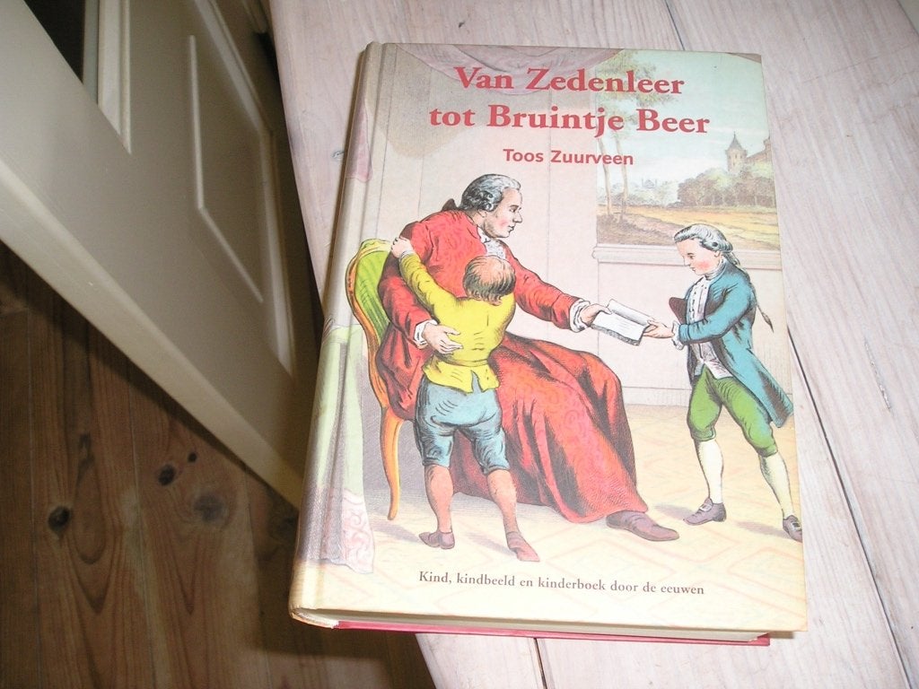 Toos Zuurveen - Van Zedenleer tot Bruintje Beer, Boeken, Ophalen of Verzenden, Gelezen, Toos Zuurveen
