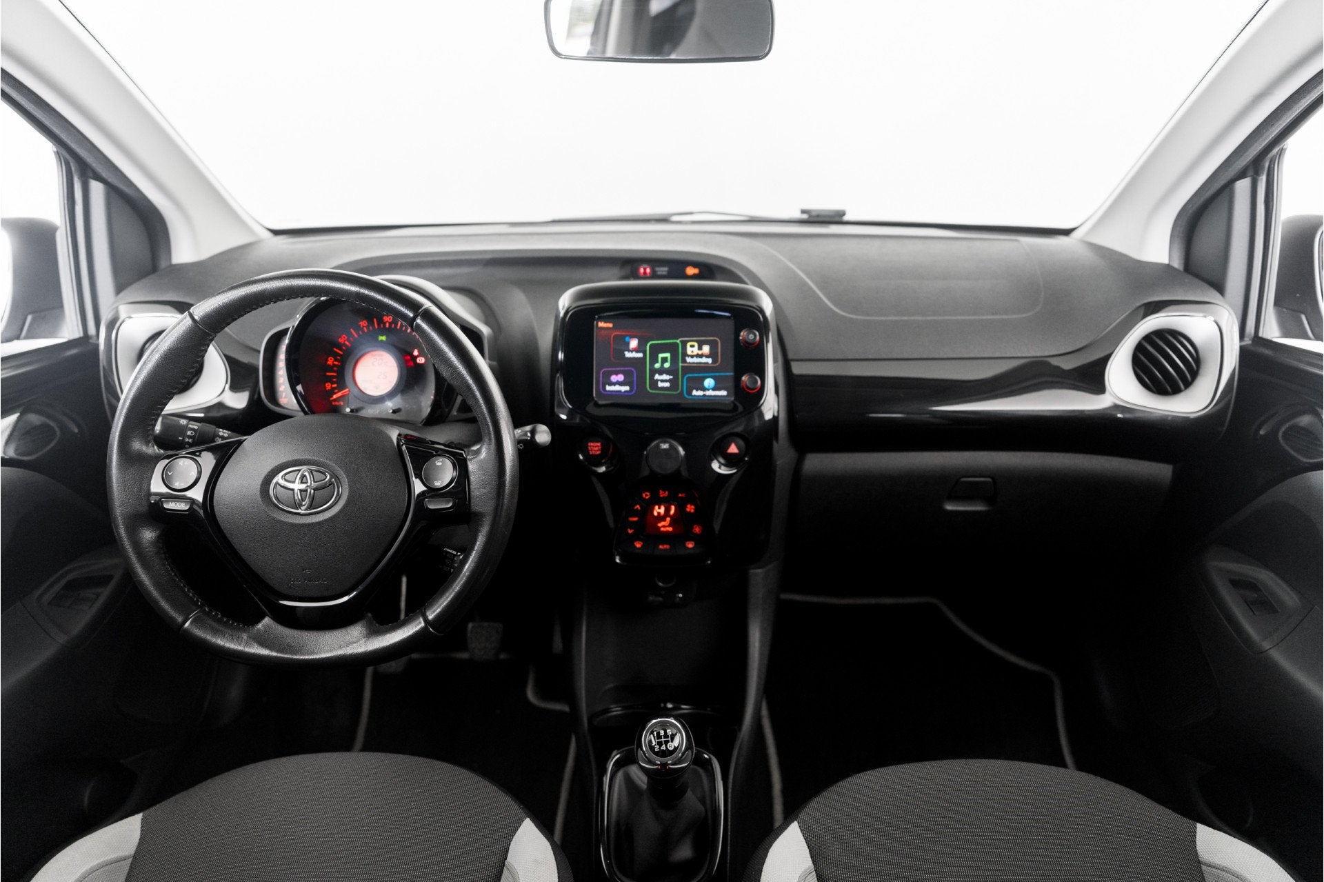 Toyota Aygo 1.0 VVT-i x-cite Camera Keyless Clima, Voorwielaandrijving, Stof, Gebruikt, 4 stoelen