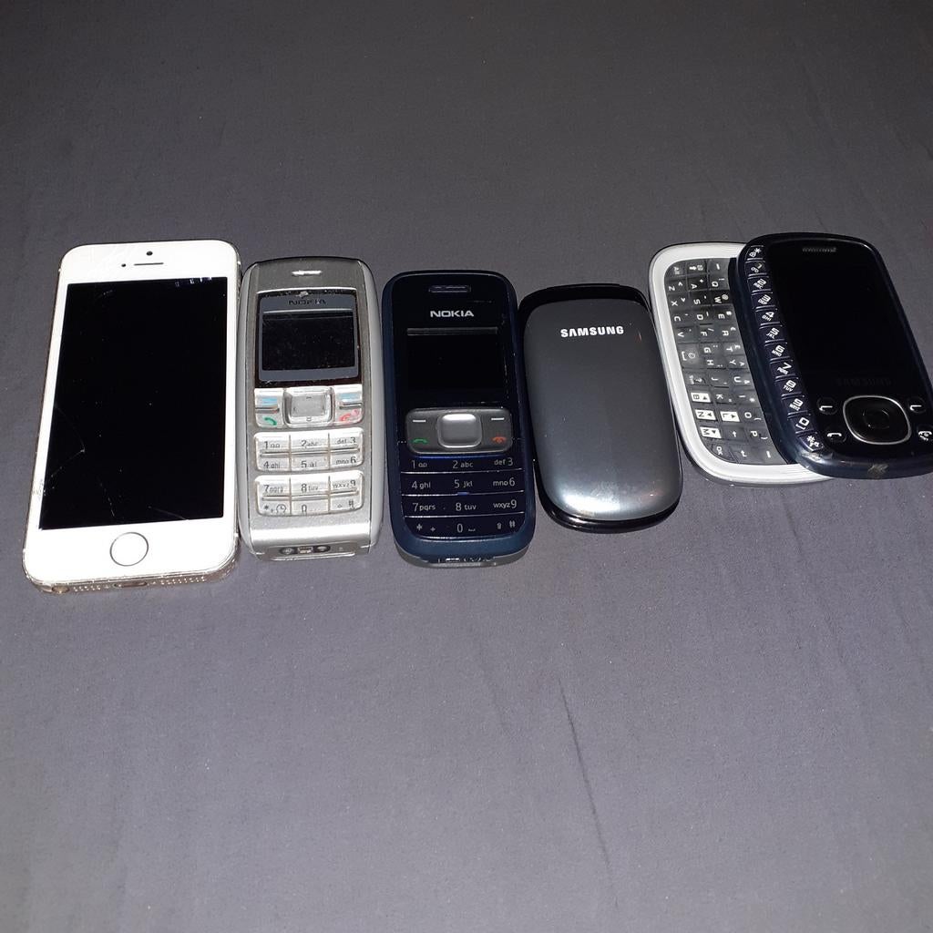 5x mobiele telefoons zie foto's, Gebruikt, Inklapmodel, Ophalen of Verzenden, Minder dan 3 megapixel