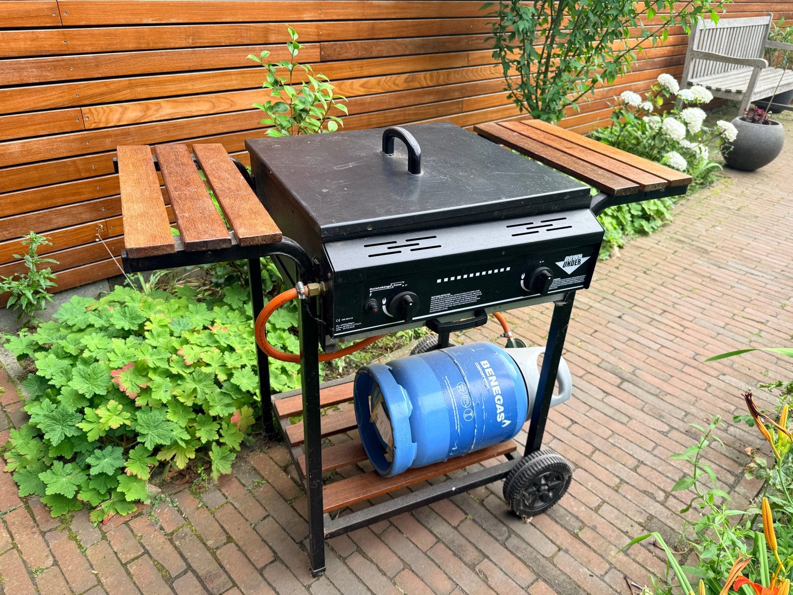 Down Under Gasbarbecue met Grill en Bakplaat, Ophalen, Gebruikt