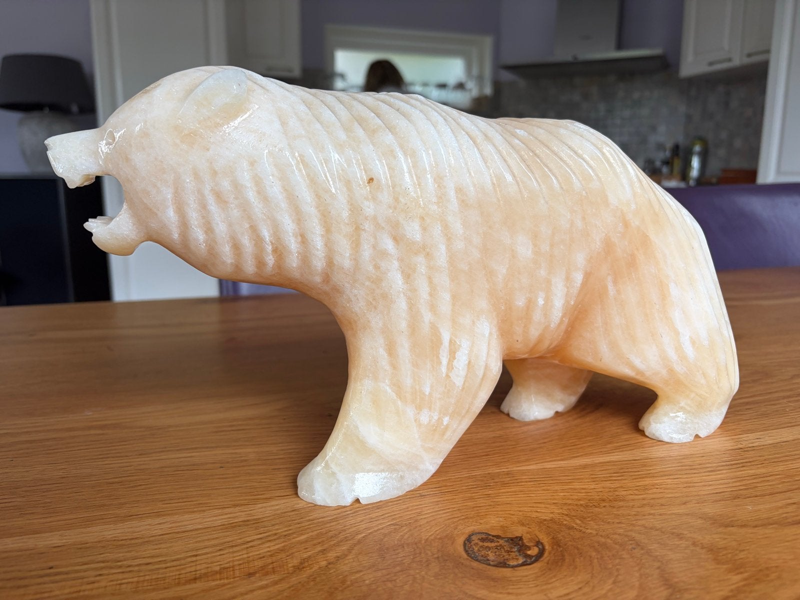 Unieke handgesneden berensculptuur van onyx, Ophalen of Verzenden, 20 - 50 cm, Steen of Keramiek, Beeld