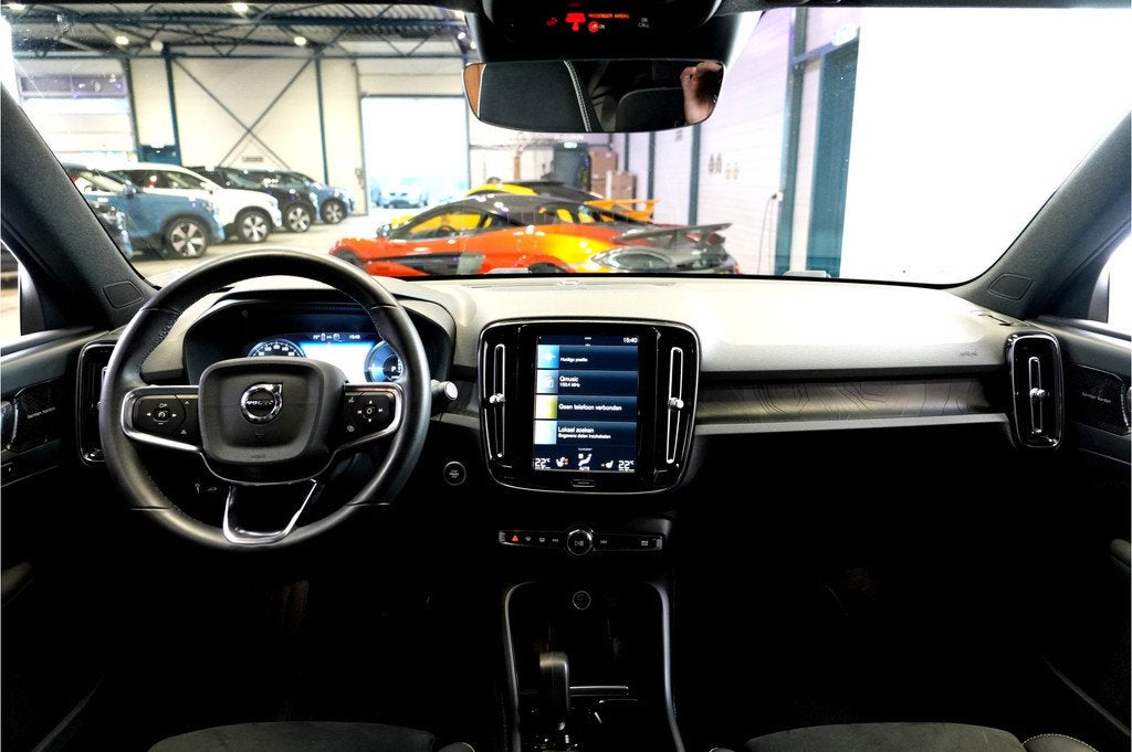 Volvo XC40 1.5 T4 Plug-in Hybrid 155kW/211pk DCT7 Ultimate D, Met garantie (alle), Zwart, Hybride Elektrisch/Benzine, 3 cilinders