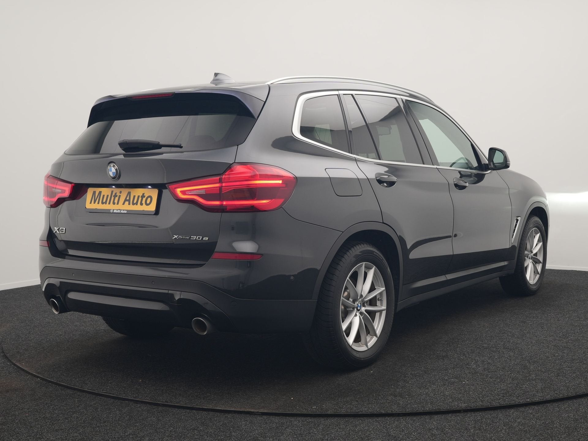 BMW X3 xDrive30e Advantage PHEV 293pk Dealer O.H. | Panodak, Auto's, Automaat, Gebruikt, Zwart, 4 cilinders