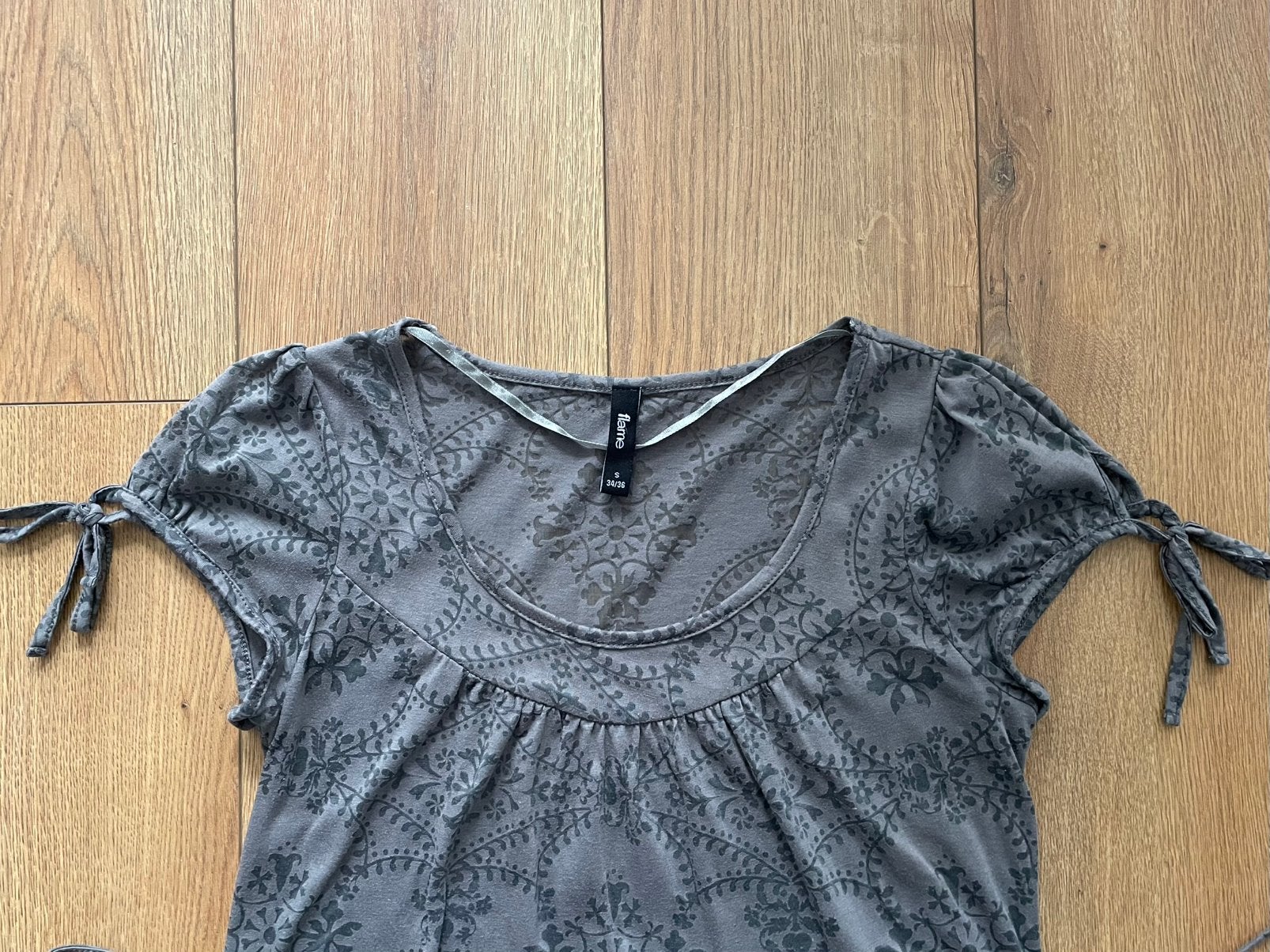 Flame leuk grijs t-shirt met print maat S, Kleding | Dames, Ophalen of Verzenden, Korte mouw, Maat 36 (S), Grijs
