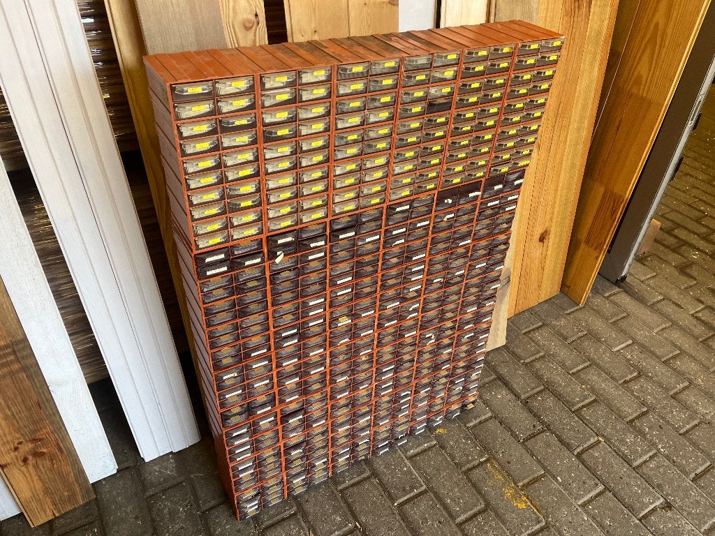 Kast vol nieuwe elektronica onderdelen, zoals weerstanden, Hobby en Vrije tijd, Ophalen, Nieuw