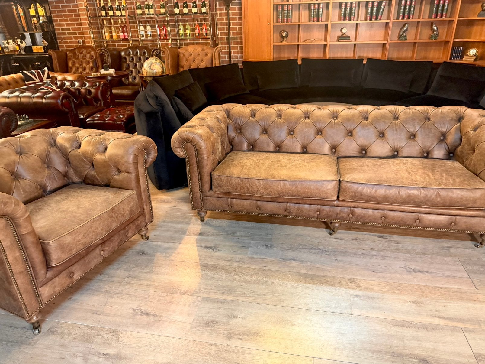 Orginele chesterfield set 2,5 zits -fauteuil cognac, Ophalen, Info@chesterfieldjunkie.nl, Zo goed als nieuw, Gosem engelstraat