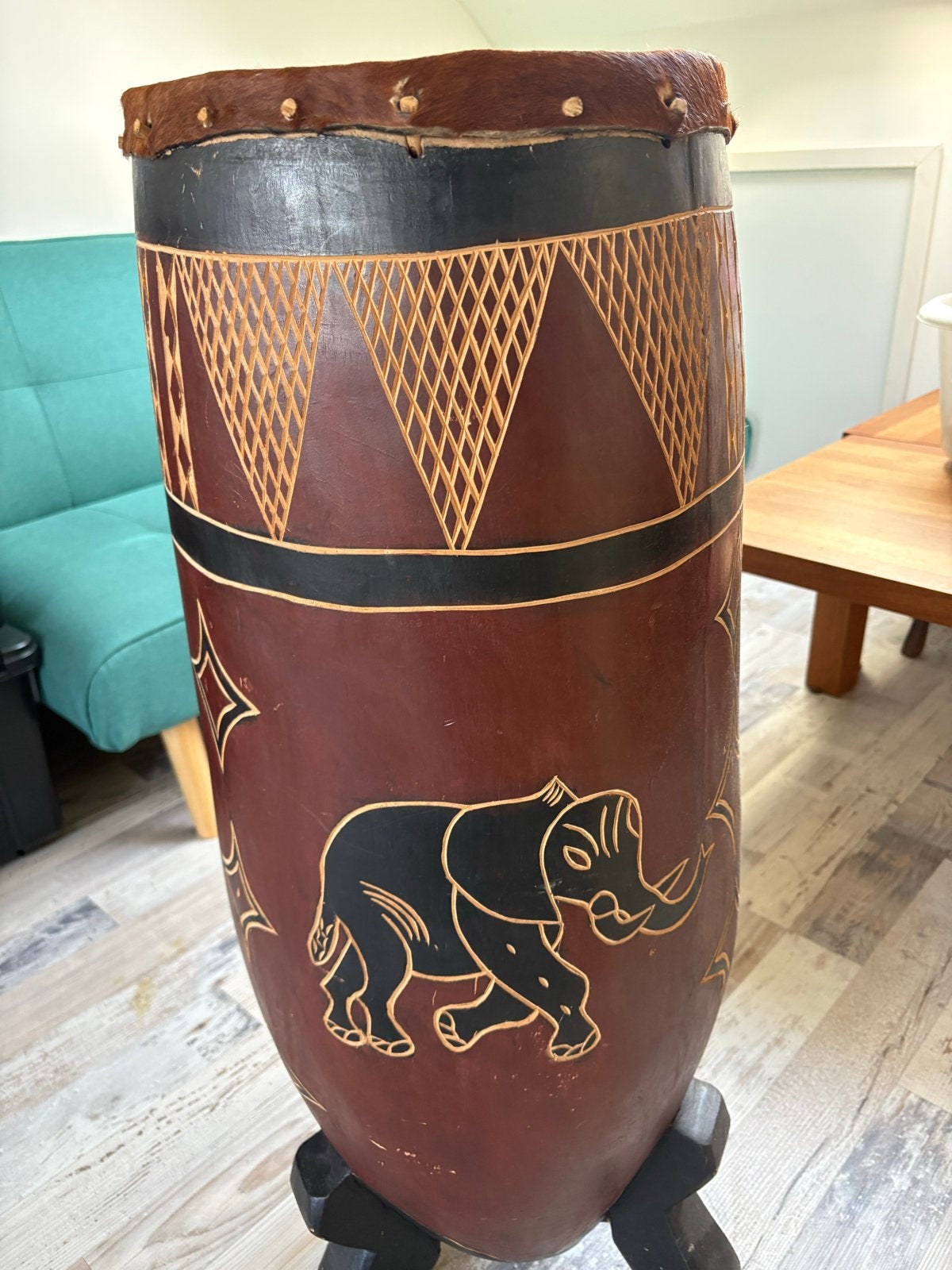 Decoratieve Afrikaanse Trommel met Olifant Gravure, Ophalen, Zo goed als nieuw, Overige merken