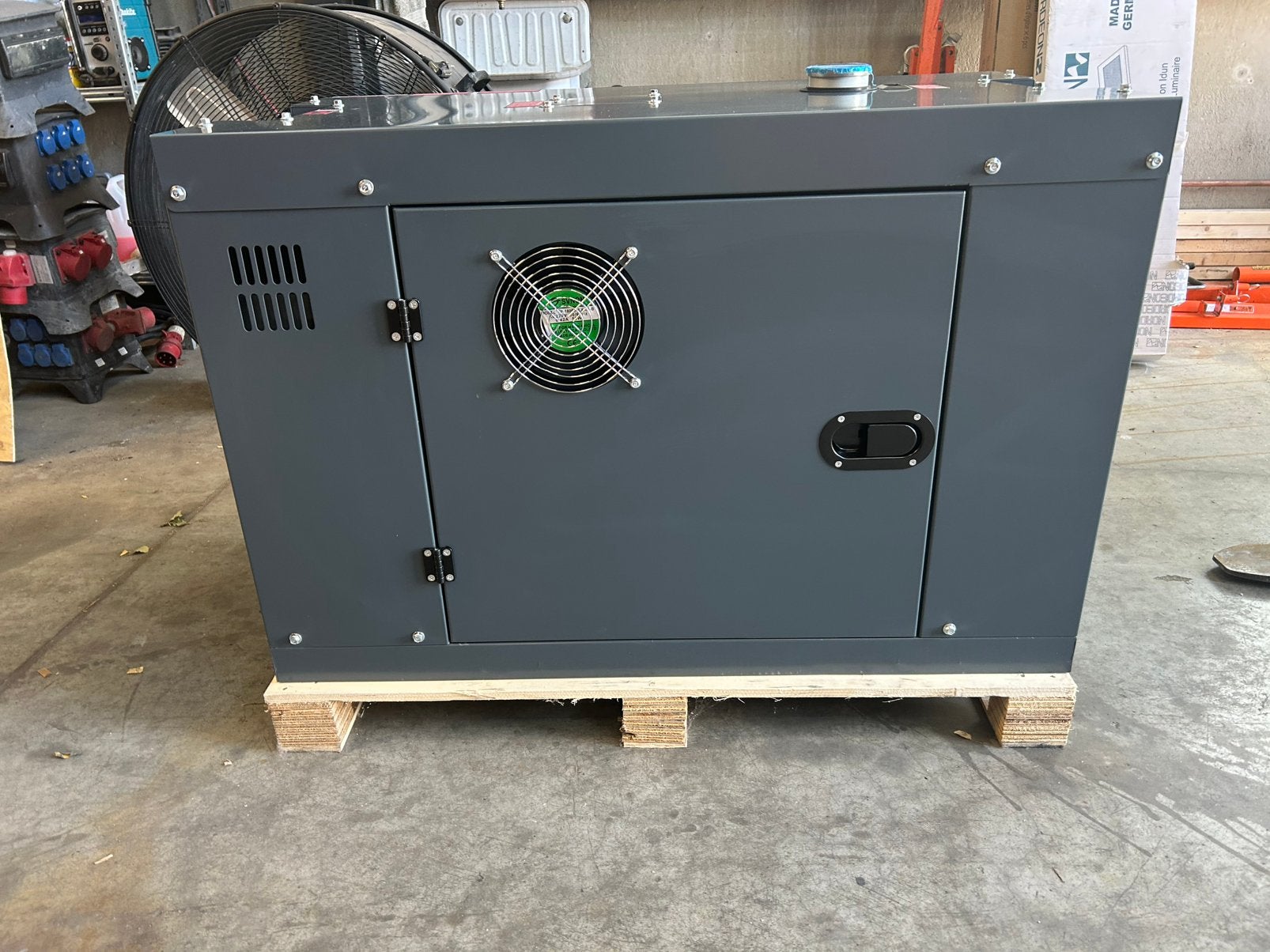 Generator Silent 9500DSEH 10 KVA nieuw!!, Ophalen, Zo goed als nieuw