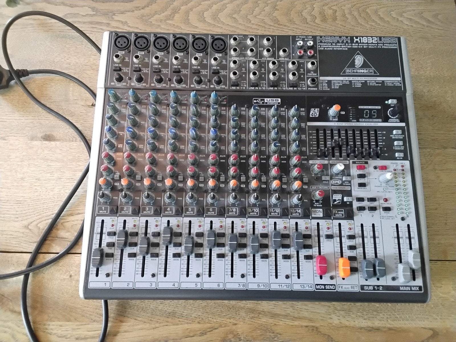 Behringer Xenyx X1832USB Mengpaneel, Muziek en Instrumenten, Mengpanelen, Gebruikt, 10 tot 20 kanalen, Microfooningang, Ophalen