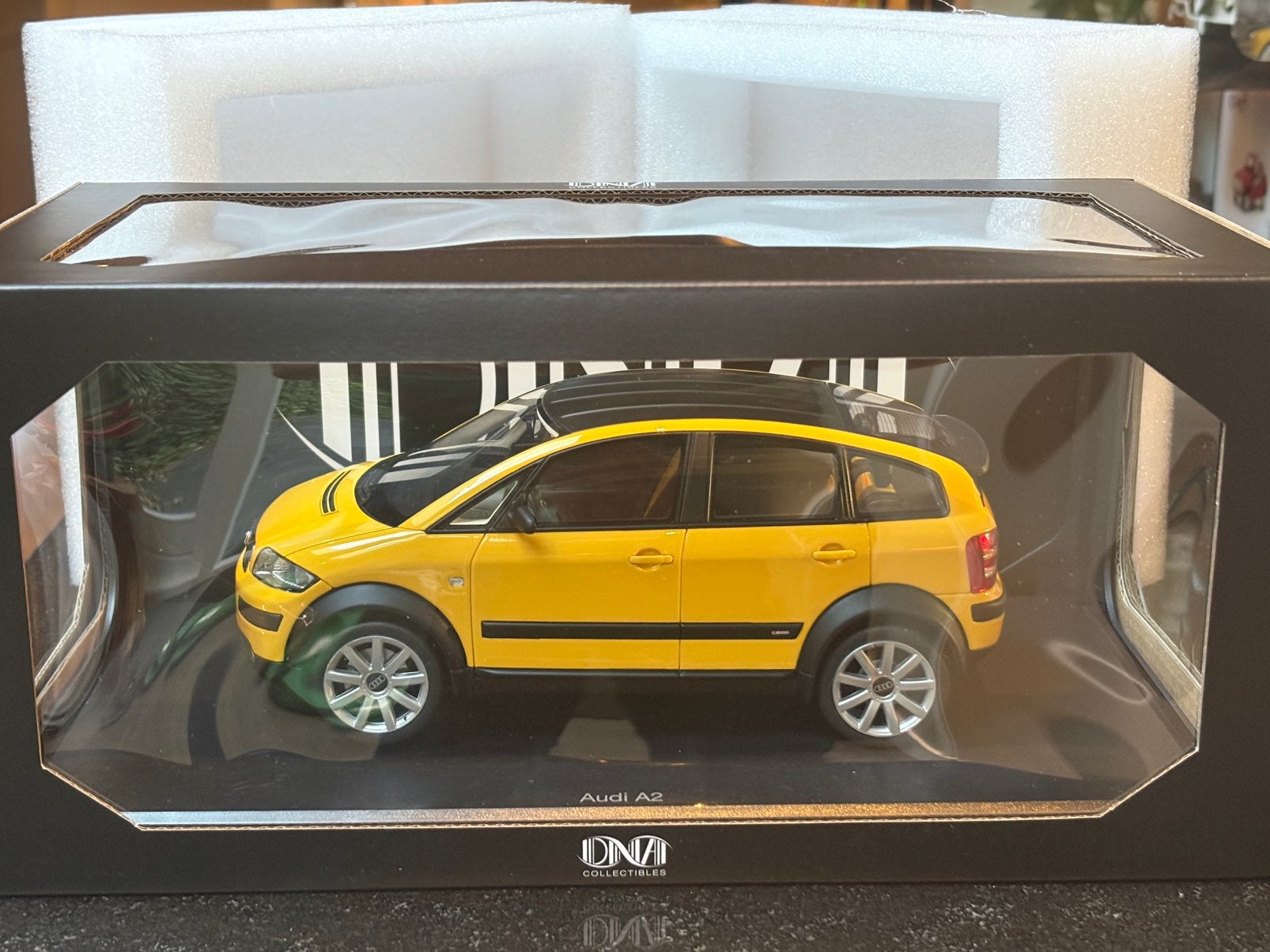 Audi A2 Colour Edition 1:18 DNA Collectibles, Hobby en Vrije tijd, Modelauto's | 1:18, Ophalen of Verzenden, Nieuw, Auto, Overige merken