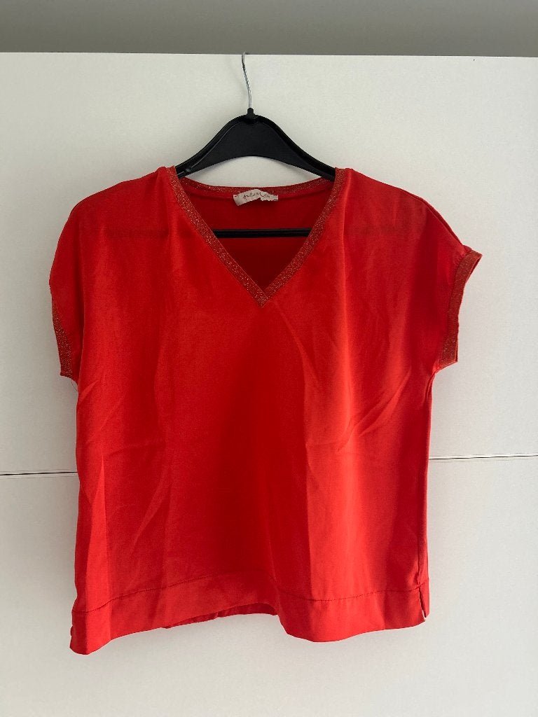 Amélie & Amélie rode V-hals T-shirt, Kleding | Dames, Maat 42/44 (L), Ophalen of Verzenden, Zo goed als nieuw, Korte mouw
