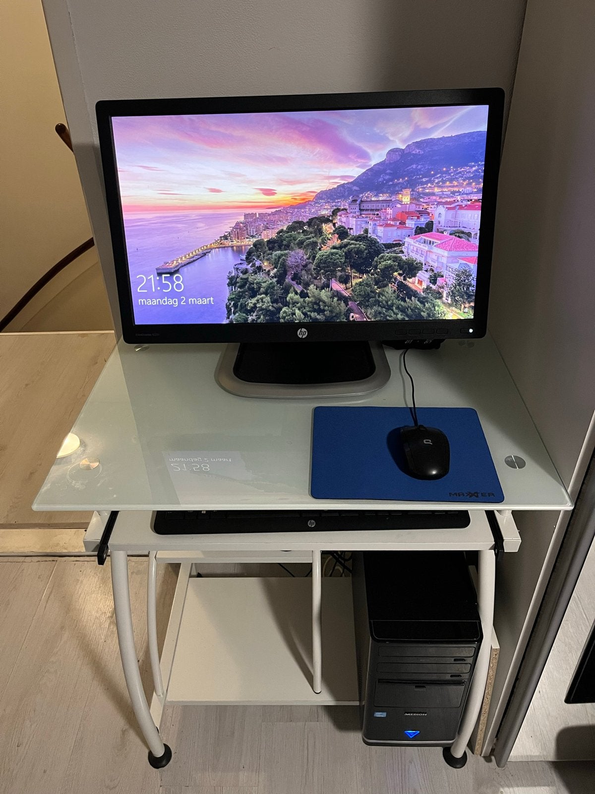 Medion PC Desktop incl bureau, toetsenbord, muis, Computers en Software, Ophalen, Gebruikt, Gaming, Onbekend