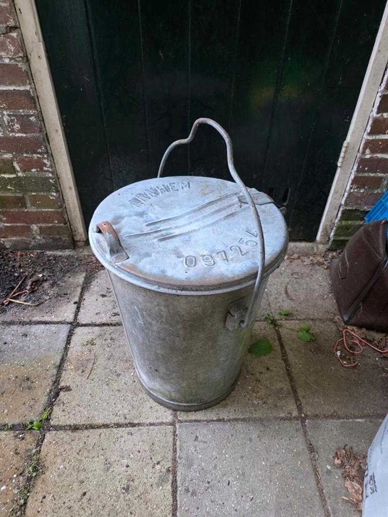 Zinken vuilnisemmer Arnhem. VERKOCHT, Ophalen