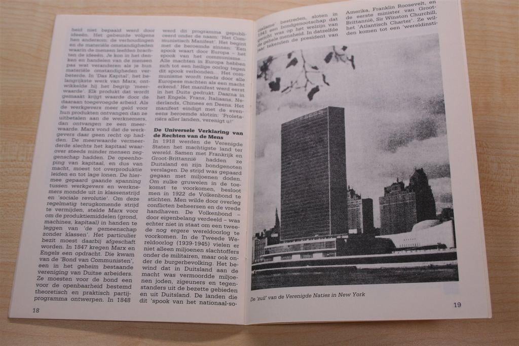 Van Oog om Oog tot Mensenrechten — Rijk geïllustreerd, Boeken, Ophalen of Verzenden, Gelezen, Europa