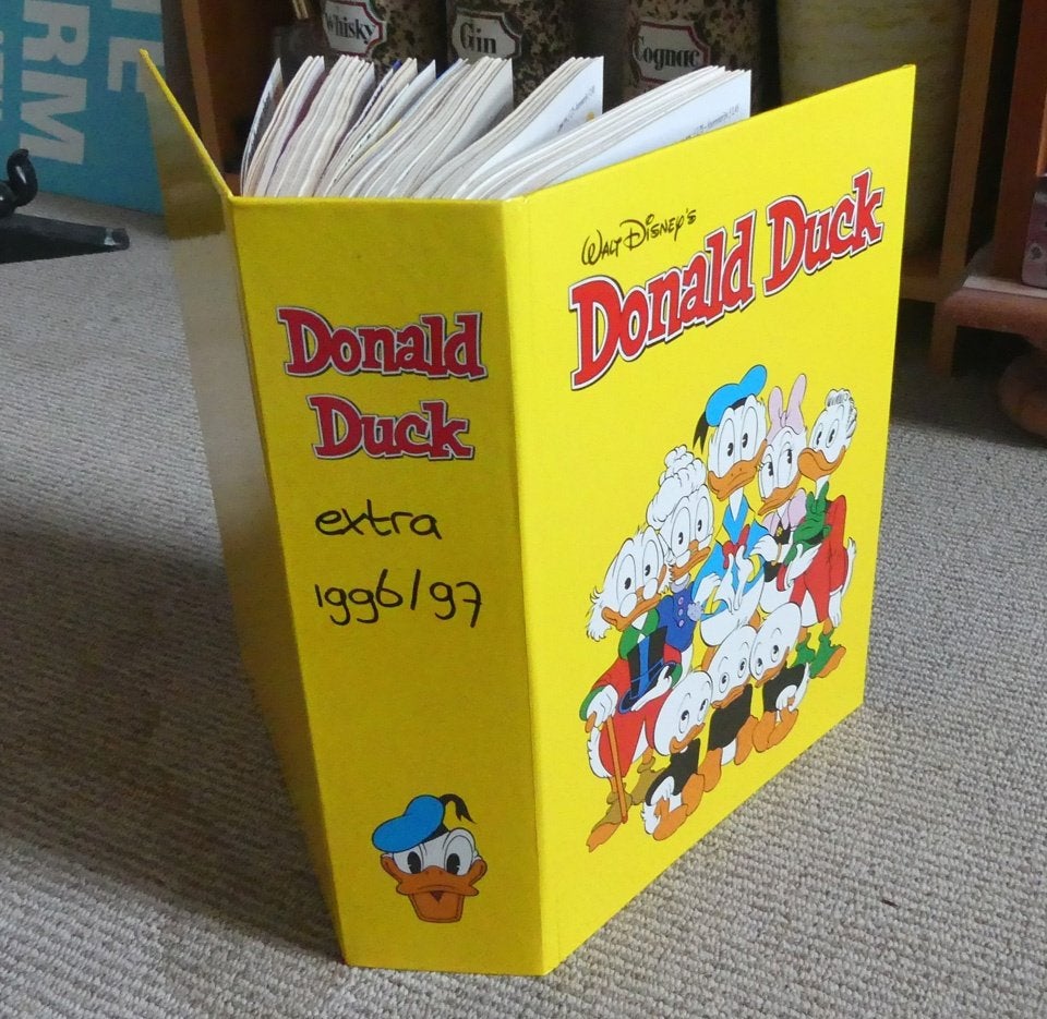 Donald Duck Extra 1996 en 1997 compleet in verzamelband, Boeken, Stripboeken, Gelezen, Complete serie of reeks, Walt Disney, Ophalen of Verzenden