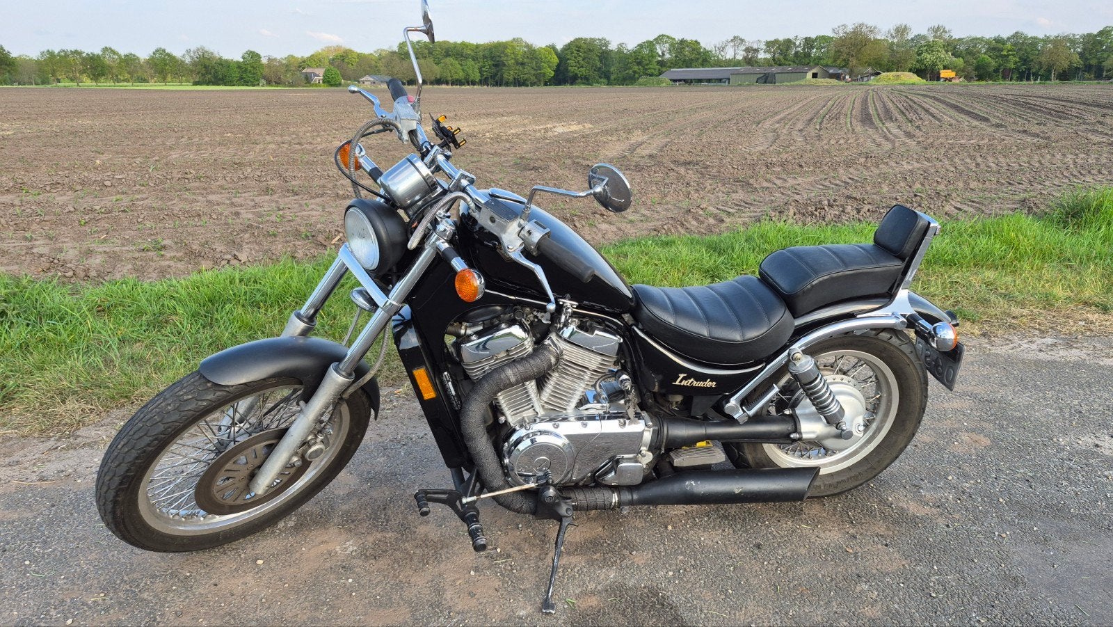 Suzuki Intruder vs700