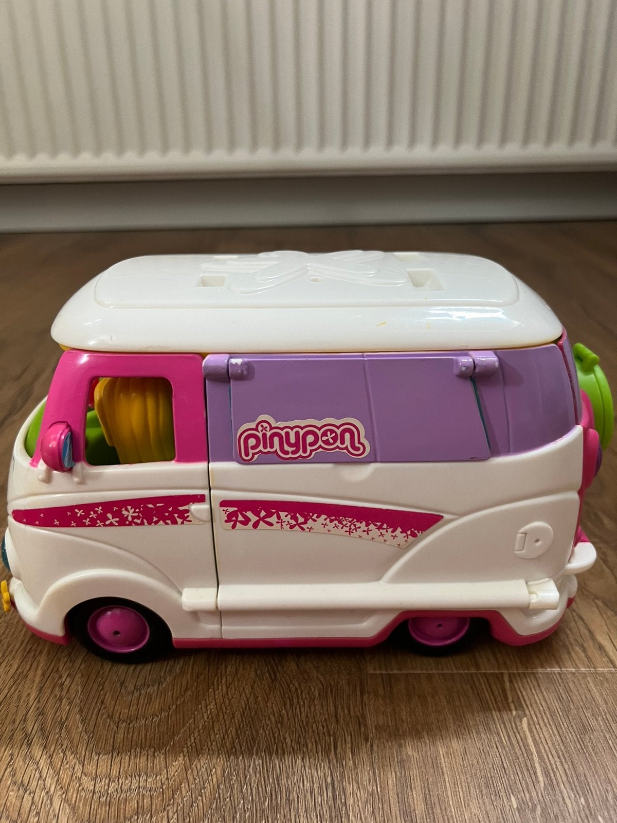 Pinypon camper met poppetjes en diverse assecoires, Ophalen of Verzenden, Zo goed als nieuw