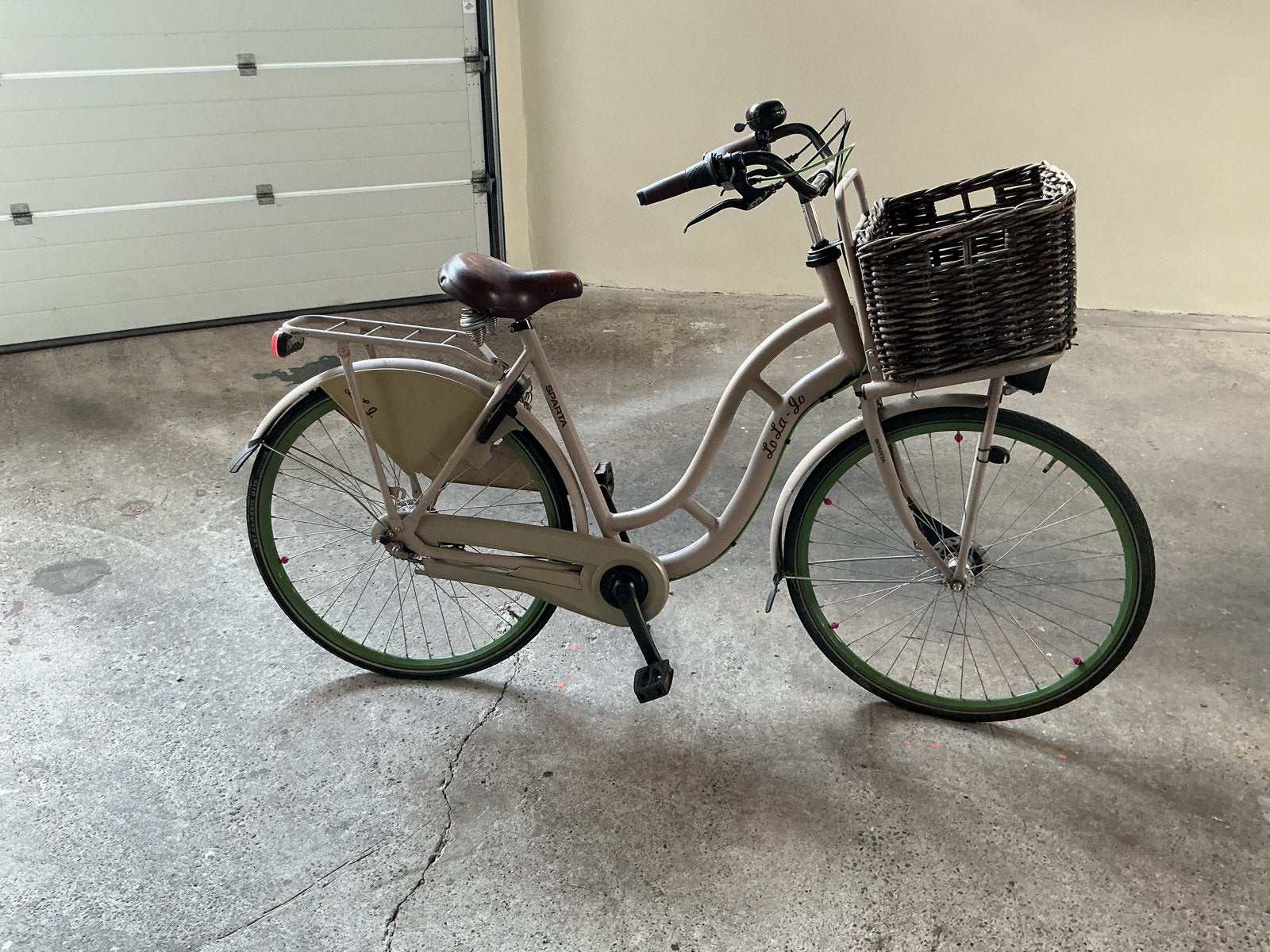 Sparta Lola de Luxe Damesfiets met mand, Fietsen en Brommers, Fietsen | Dames | Damesfietsen, Ophalen, Sparta, Velgrem, 53 tot 56 cm