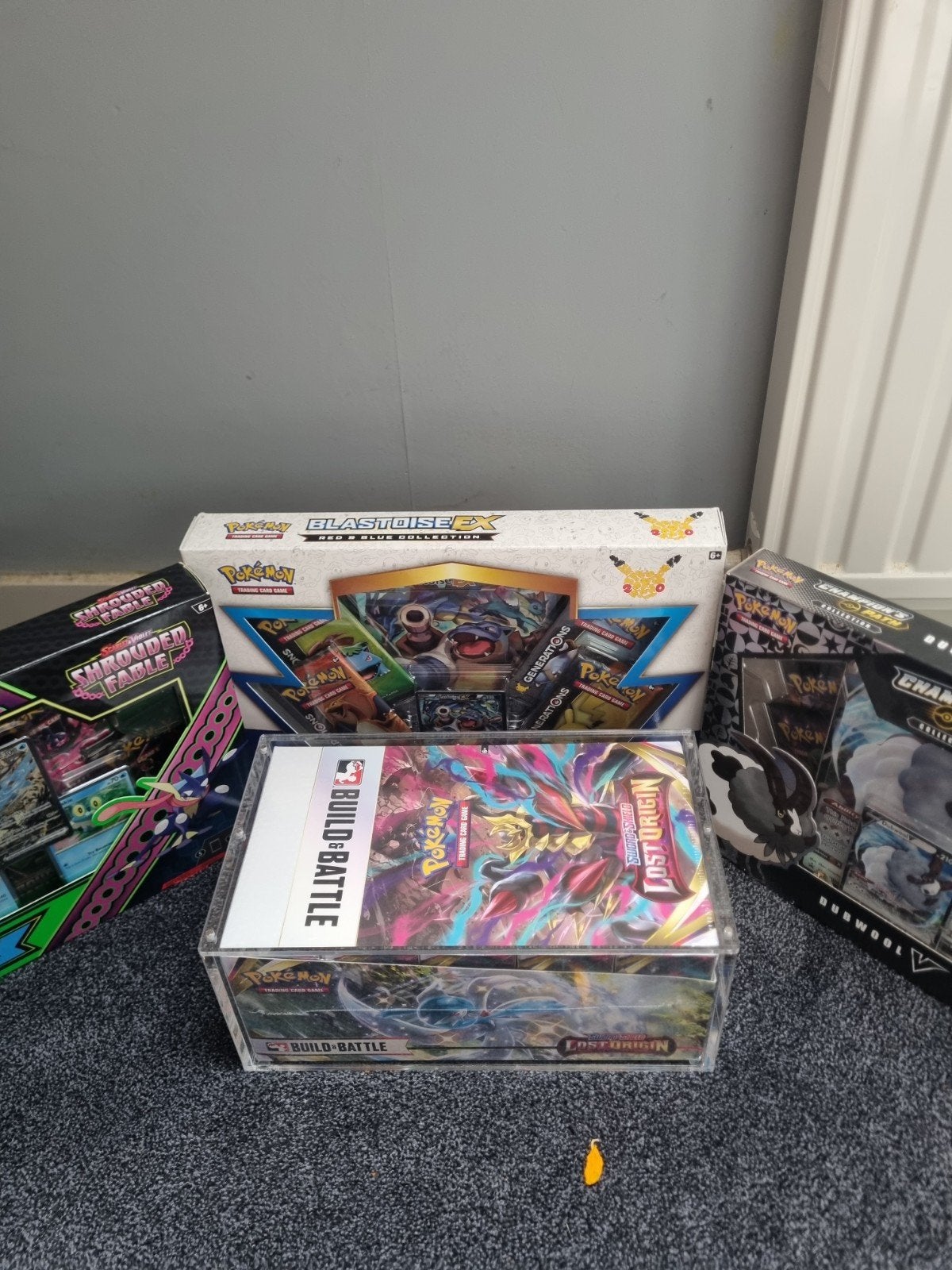 4 boxen red & blue blastoise ex & Lost origin build & battle, Ophalen of Verzenden, Nieuw, Boosterbox, Foil