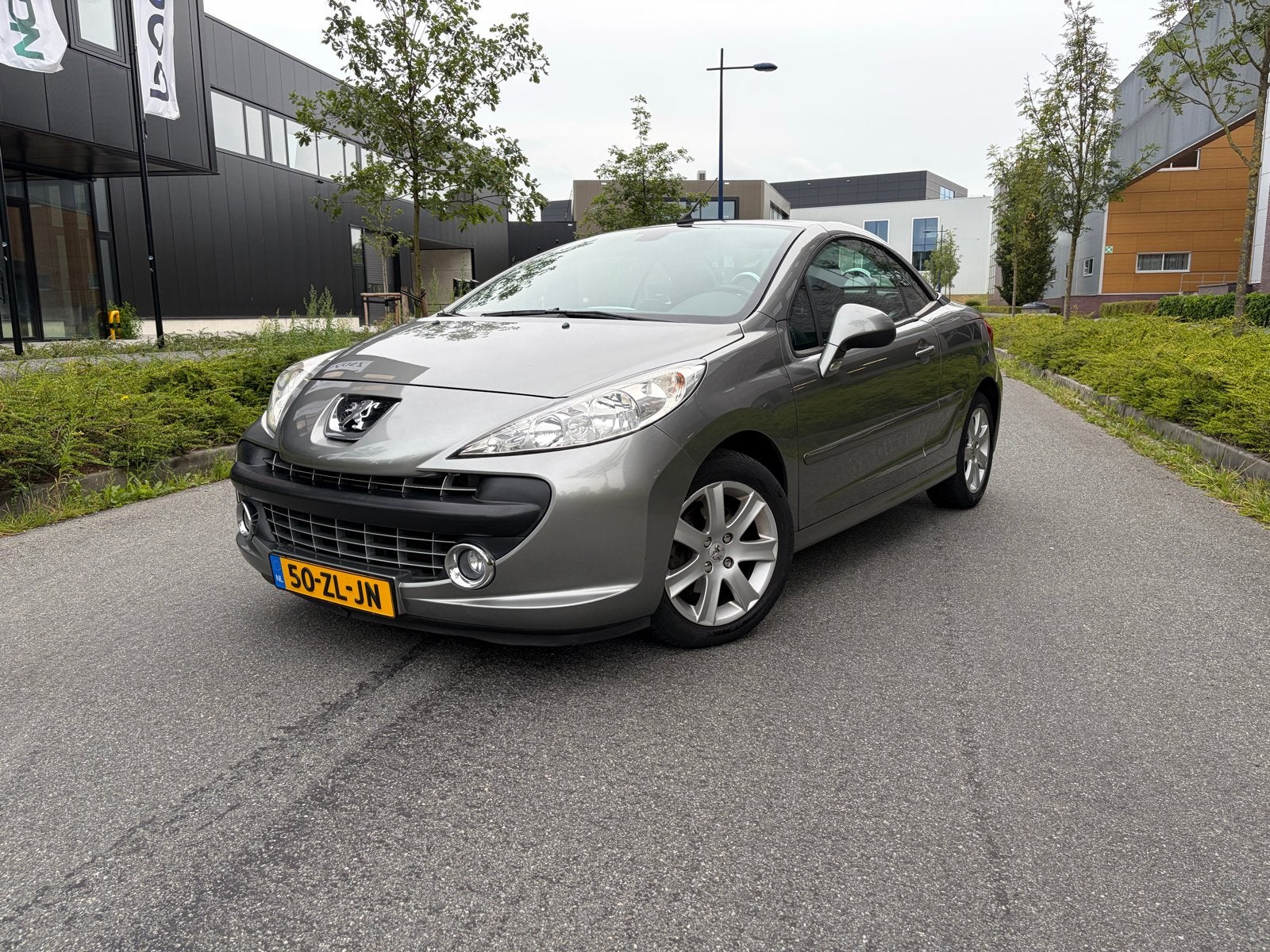 Peugeot 207 1.6 16V CC 88KW 2008 Grijs Topstaat, Auto's, Voorwielaandrijving, Zwart, 4 cilinders, Cabriolet
