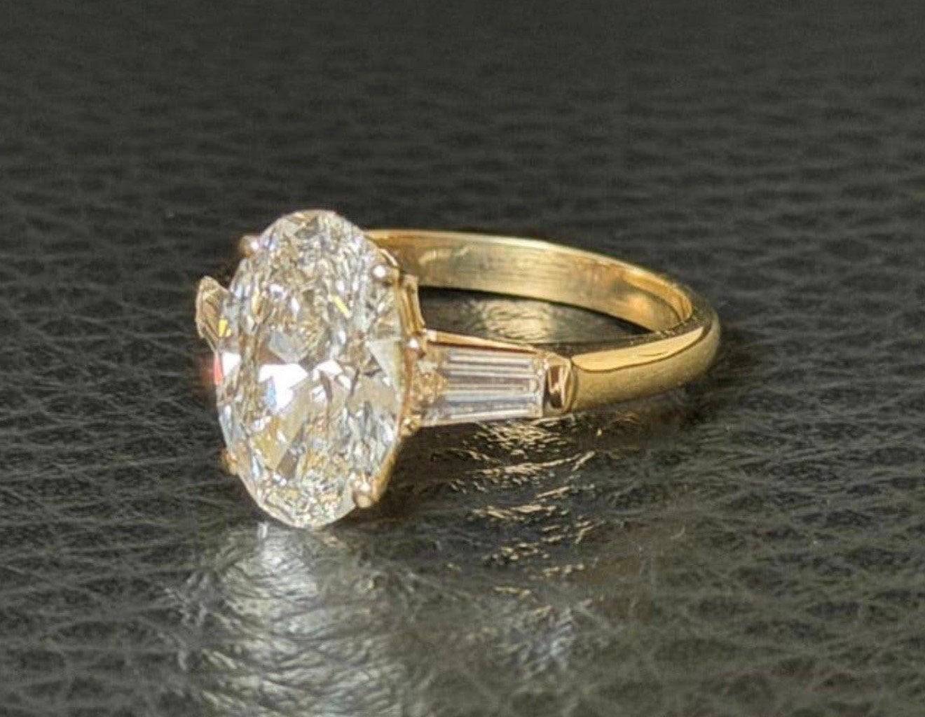 Nieuwe gouden ring met VS2 diamant 4 karaat met certificaat!, Nieuw, Ophalen of Verzenden, 17 tot 18, Met edelsteen