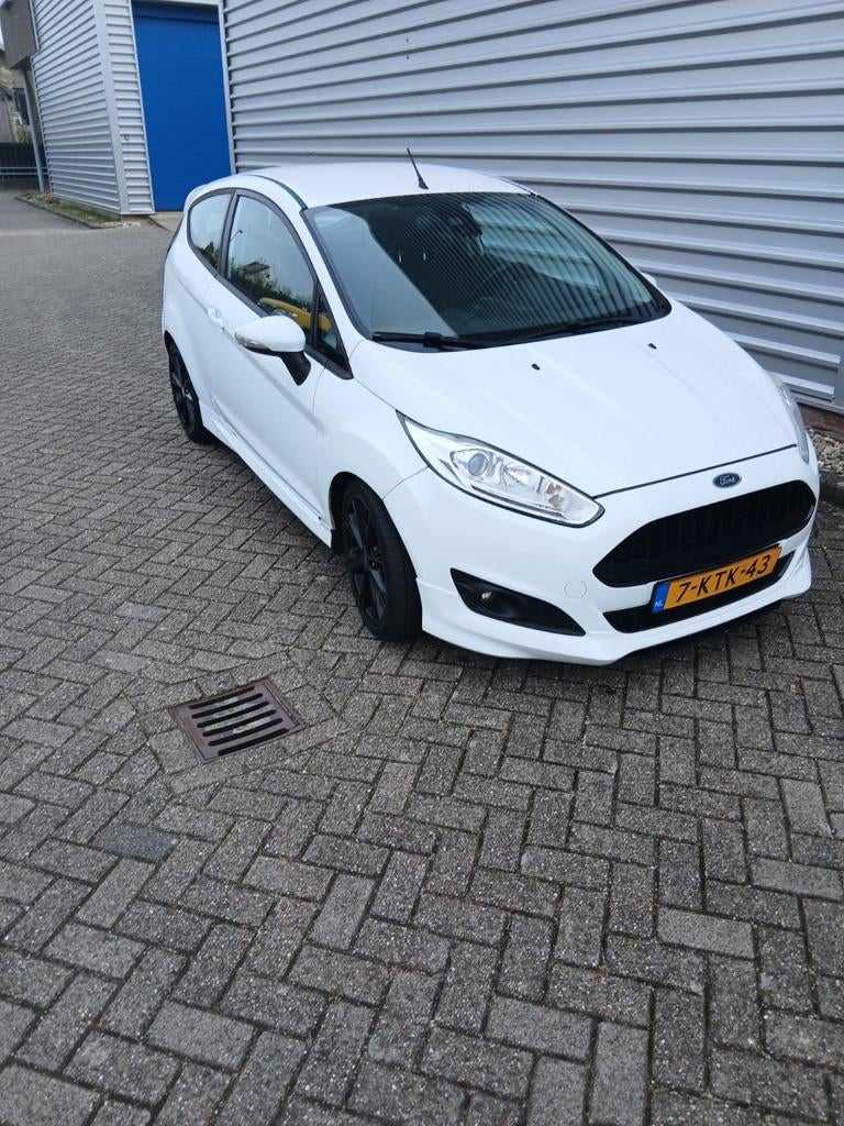 Ford Fiësta 1.0 sport 92KW/125PK 3D 2013 Wit, Auto's, Ford, Particulier, Fiësta, Airbags, Airconditioning, Bluetooth, Elektrische ramen
