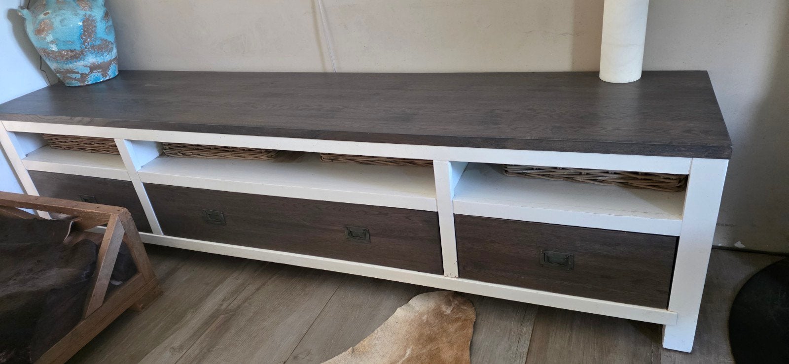 prachtig tvmeubel wit, donker grijsbruin  hout, Ophalen, Gebruikt, Landelijk, 200 cm of meer