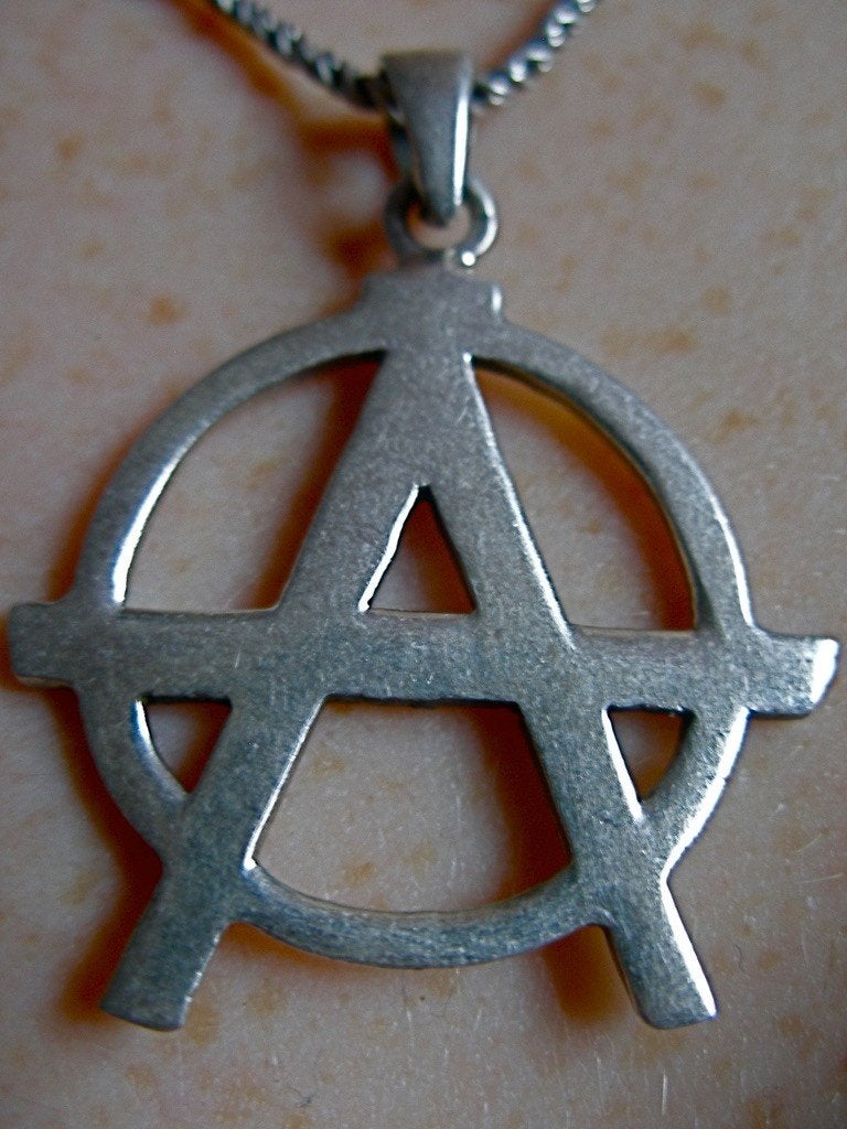 Zilveren 925 zilver kettinghanger symbool anarchie / anarchy, Verzenden, Nieuw, Kruis of Symbool, Zilver