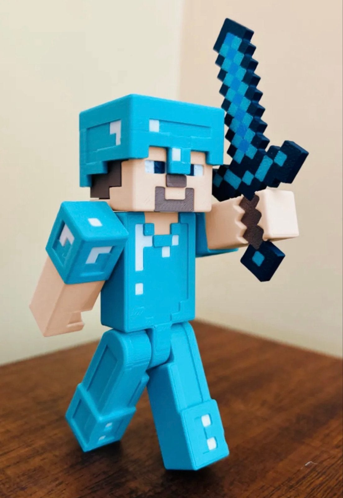 Minecraft Steve met diamant harnas en zwaard figuurtje, Verzenden, Zo goed als nieuw