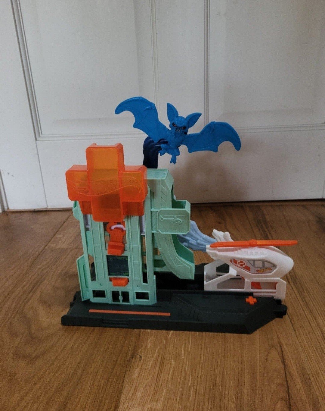Hot Wheels City Vleermuizen Ziekenhuisaanval speelset, Ophalen of Verzenden, Zo goed als nieuw, Hot Wheels