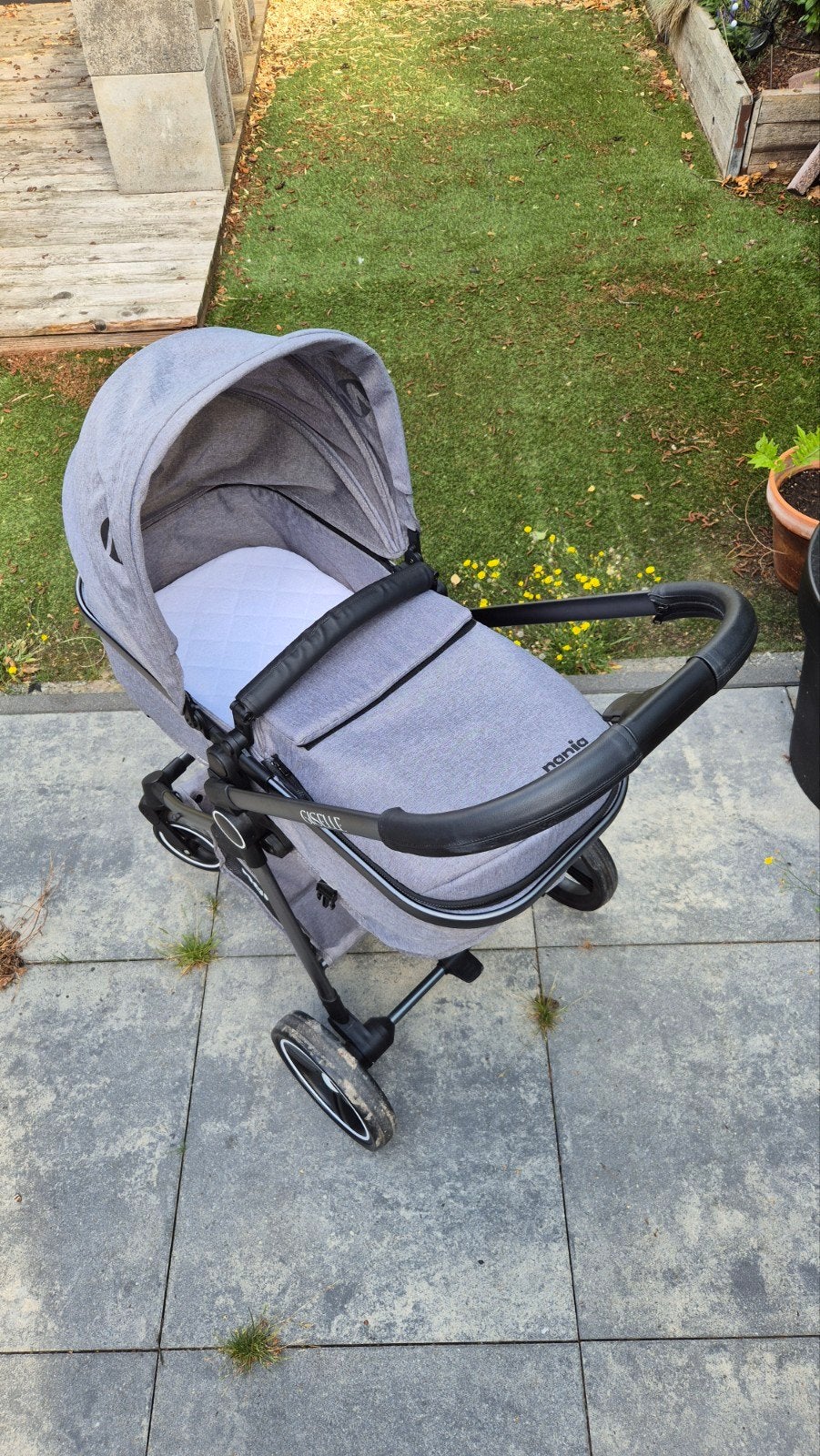 Moni Nania 2-in-1 Kinderwagen - Grijs, Kinderen en Baby's, Kinderwagens en Combinaties, Zo goed als nieuw, Overige merken, Ophalen