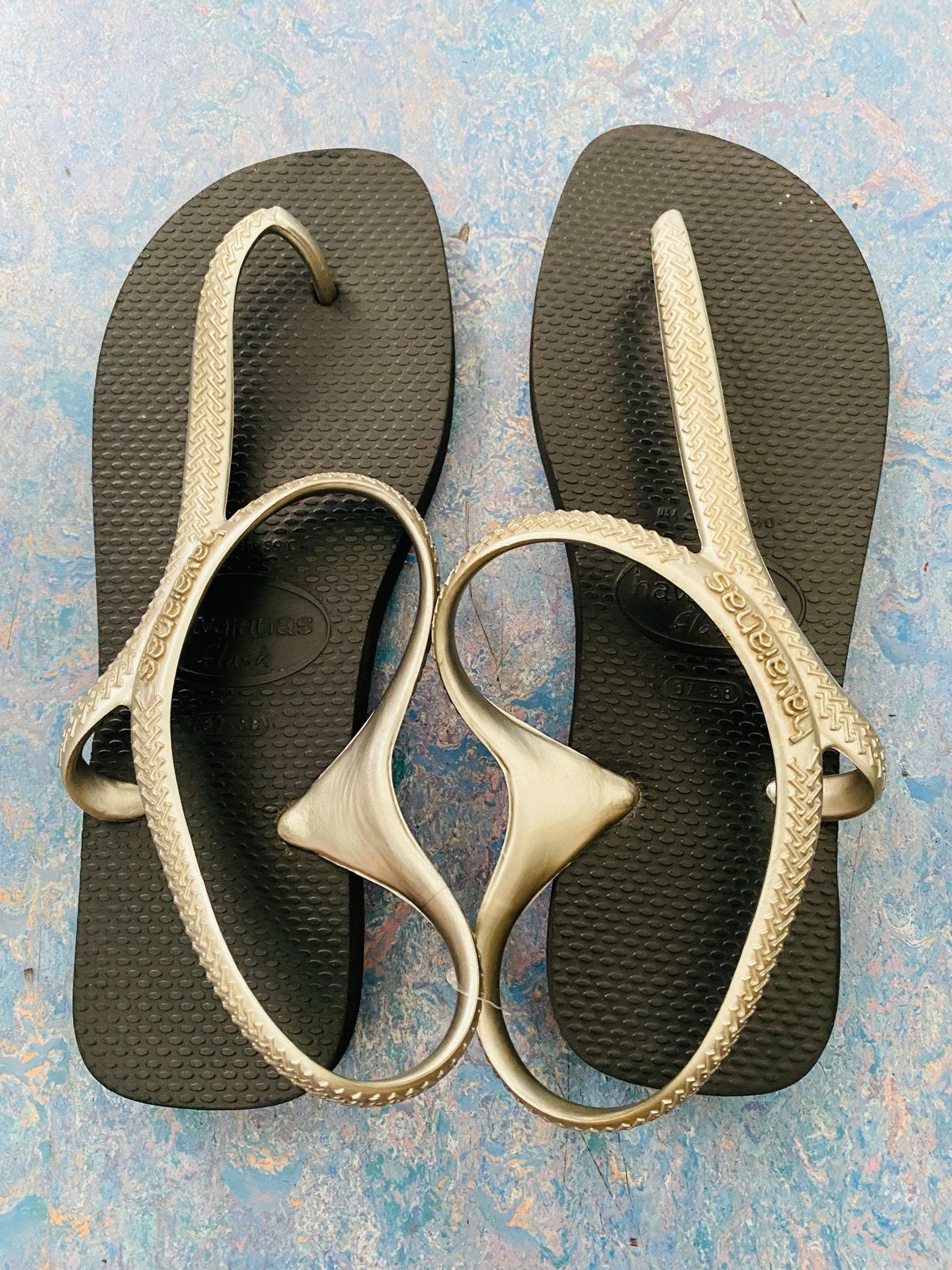 Havaianas Flash slippers - Zwart met zilveren bandjes, Ophalen of Verzenden, Gedragen, Zwart, Slippers