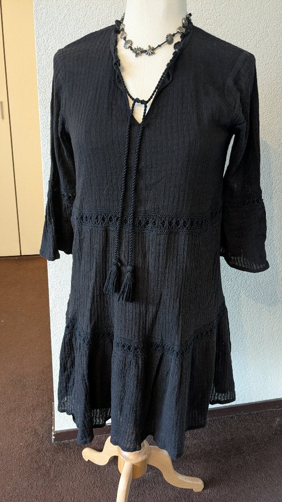 Zwarte jurk - broderie details - S/M - Eksept (Shoeby), Maat 38/40 (M), Verzenden, Zwart, Zo goed als nieuw