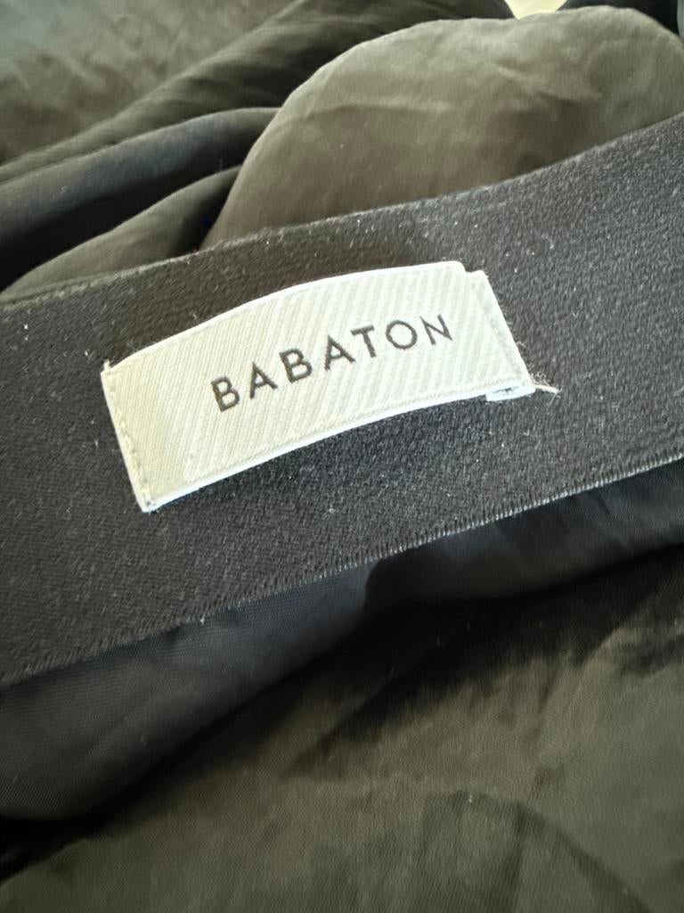Aritzia Babaton satijnen midi rok - Zwart, maat 00, Kleding | Dames, Rokken, Ophalen of Verzenden, Zo goed als nieuw, Maat 34 (XS) of kleiner