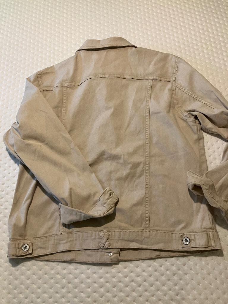 beige / creme spijkerjasje, Ophalen of Verzenden, Nieuw, Maat 42/44 (L), Beige