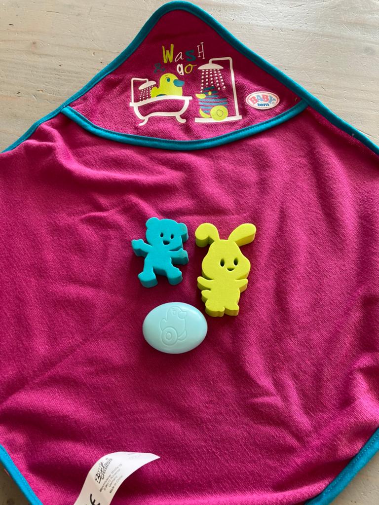 Nieuwe baby born badcape met accessoires, Ophalen of Verzenden, Nieuw, Babypop