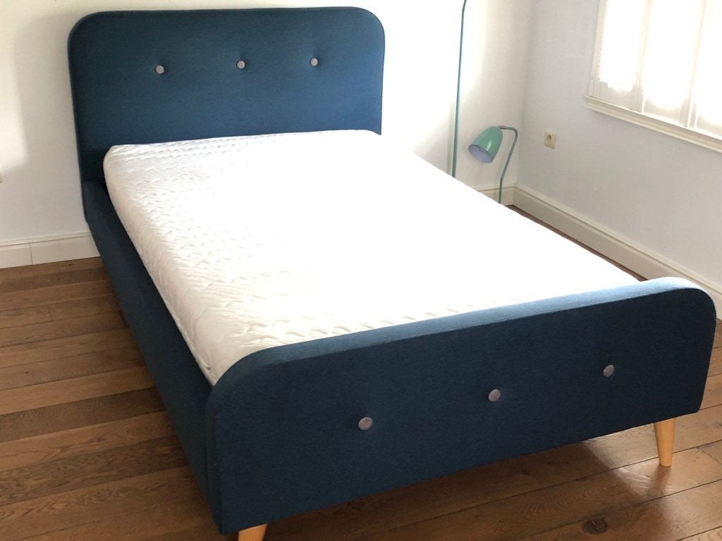 BED HELSINKI 120X200cm met LATTENBODEM en MATRAS, Ophalen, Blauw, Scandinavisch, Zo goed als nieuw