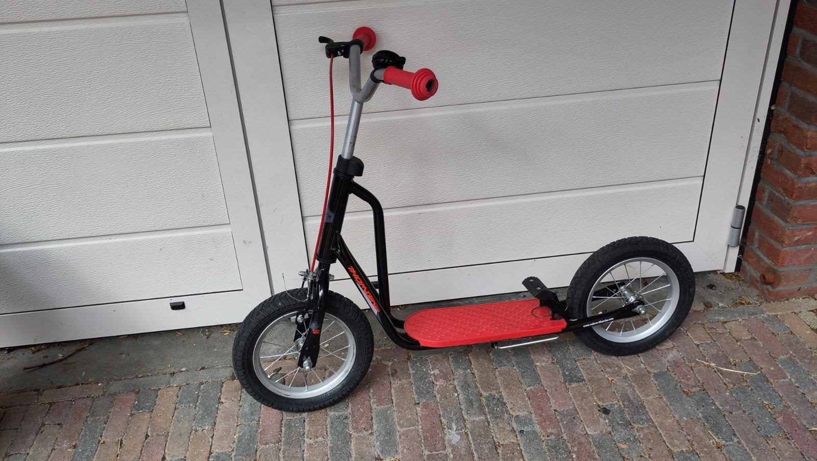Volare Step 12 inch - Zwart/Rood, Fietsen en Brommers, Steps, Zo goed als nieuw, Gewone step, Ophalen