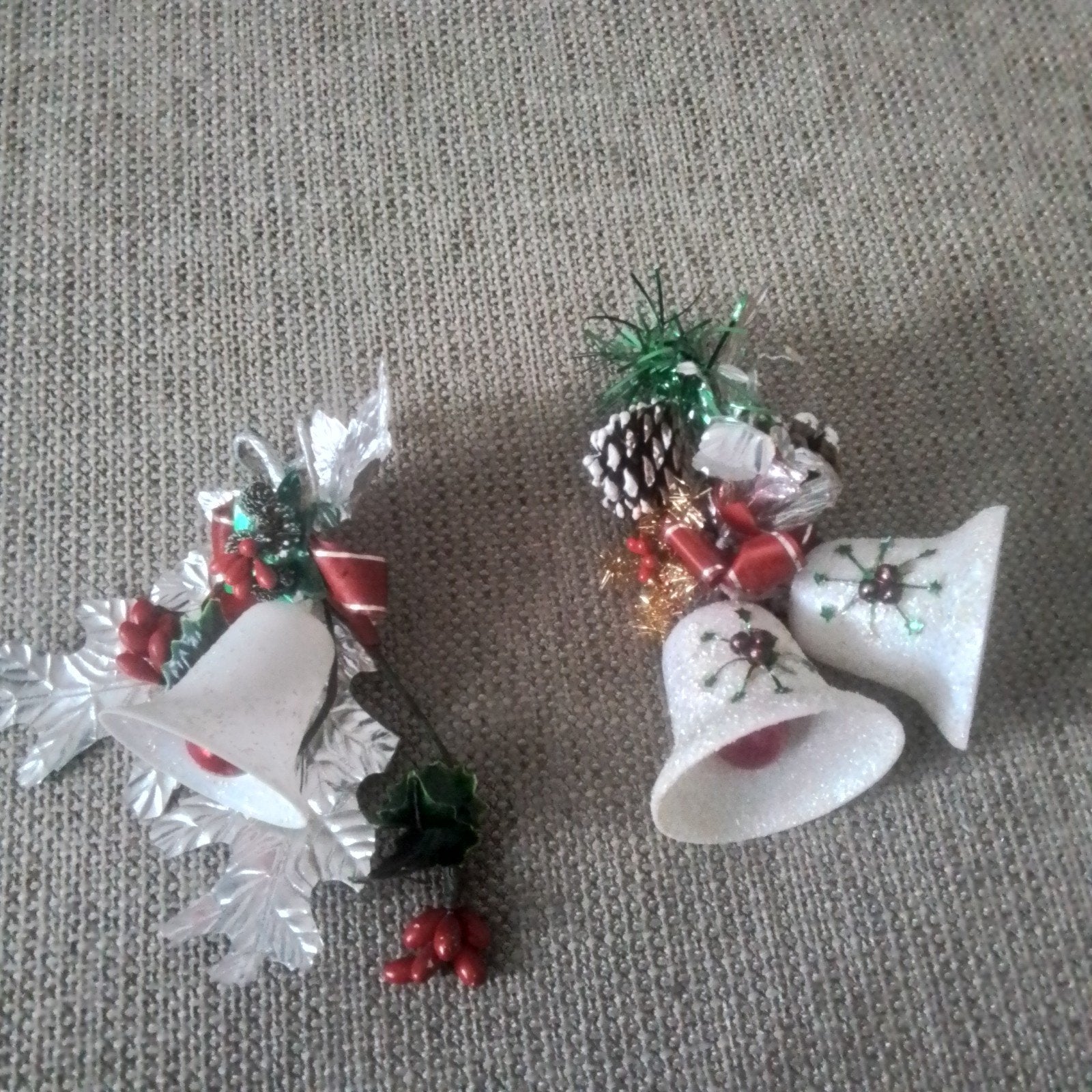 Twee nostalgische Kerst versieringen met klokken, Diversen, Ophalen of Verzenden
